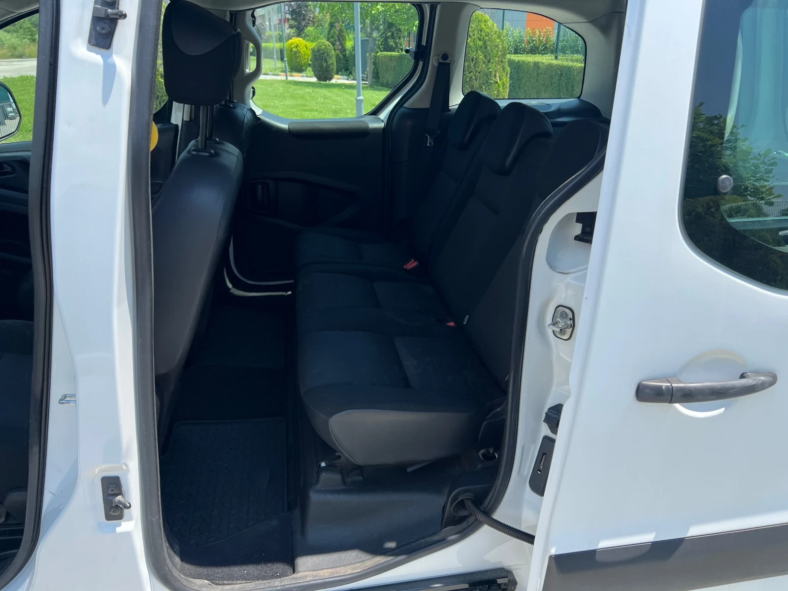 Citroen Berlingo 1, 6 HDI, снимка 9 - Автомобили и джипове - 54835011