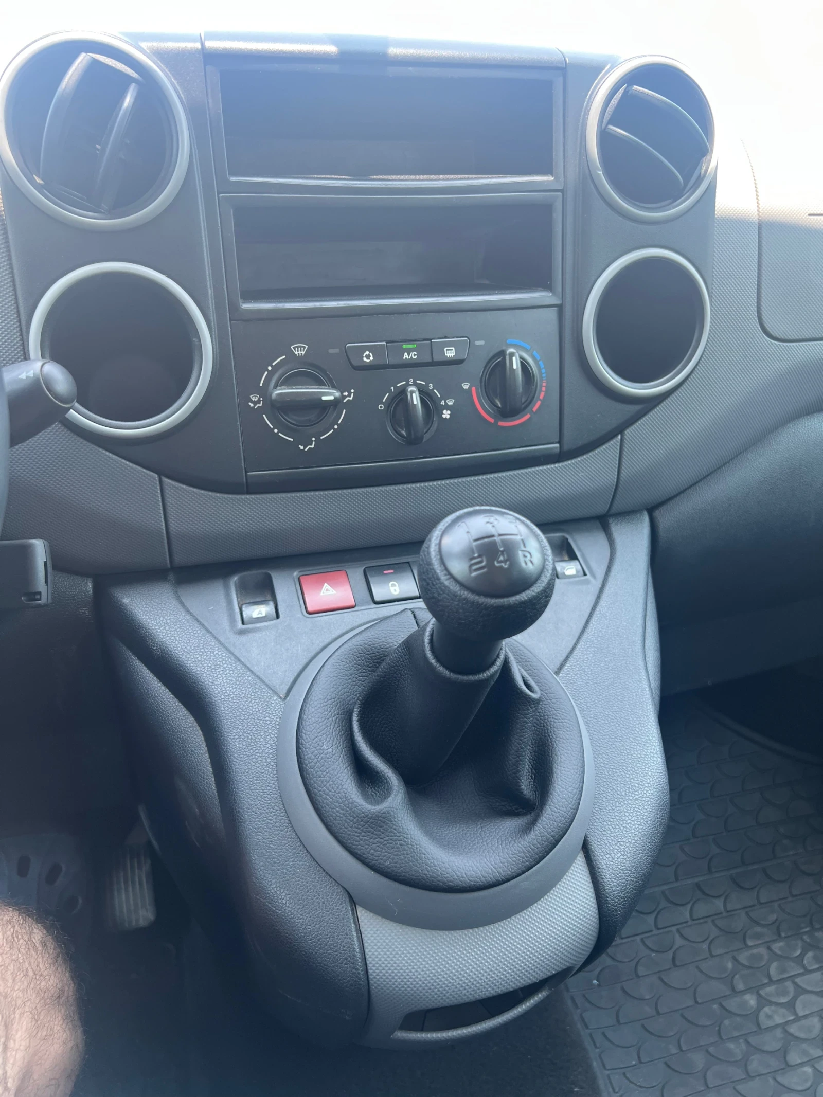 Citroen Berlingo 1, 6 HDI, снимка 11 - Автомобили и джипове - 54835011