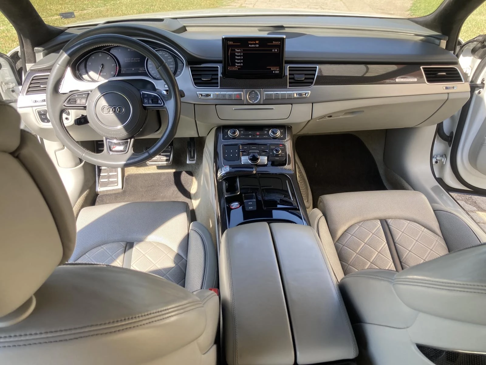 Audi S8 Plus MATRIX/Вакум/обдух/Дистр/360/Обслужена, снимка 11 - Автомобили и джипове - 54843786