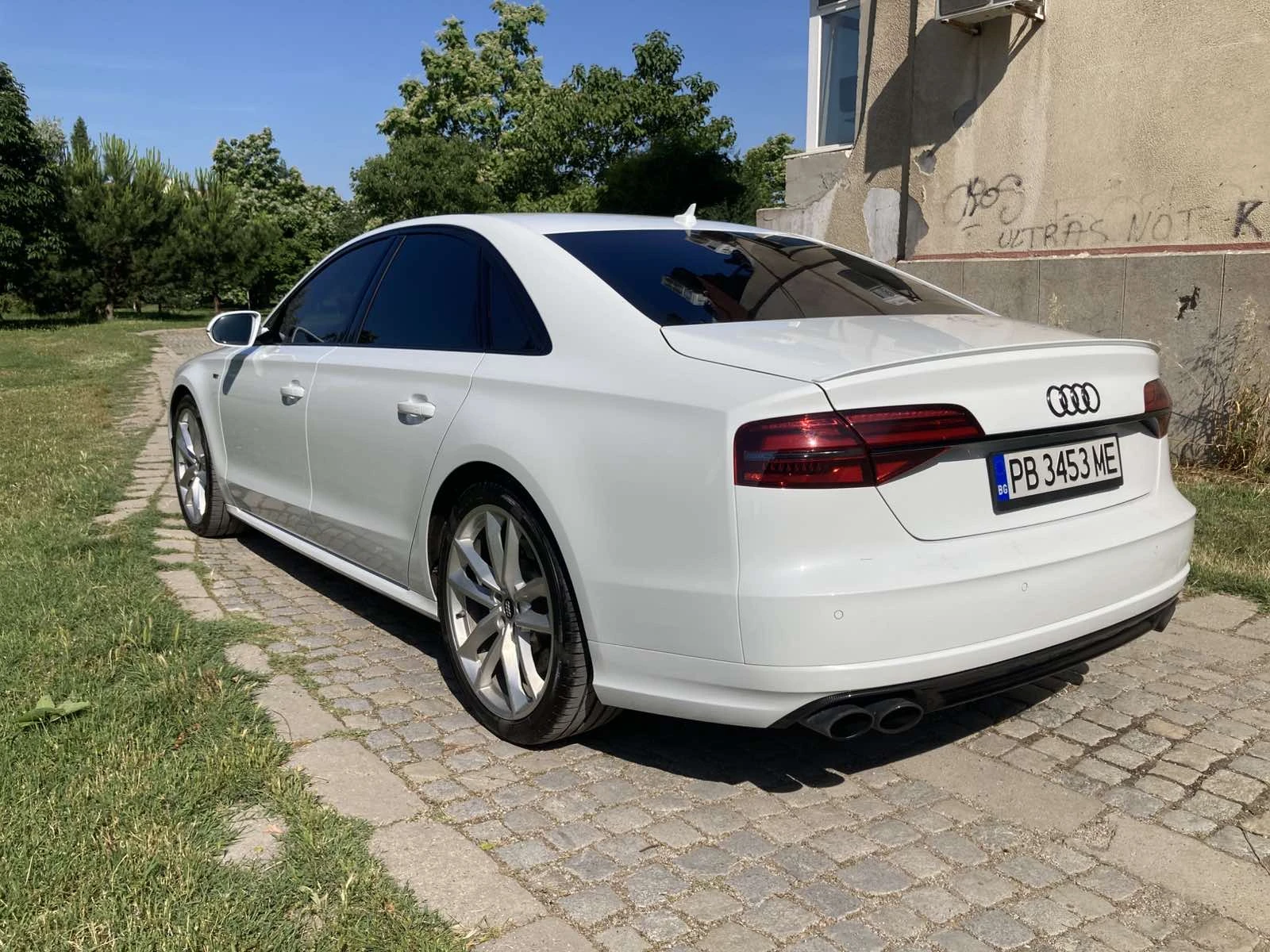 Audi S8 Plus MATRIX/Вакум/обдух/Дистр/360/Обслужена, снимка 3 - Автомобили и джипове - 54843786