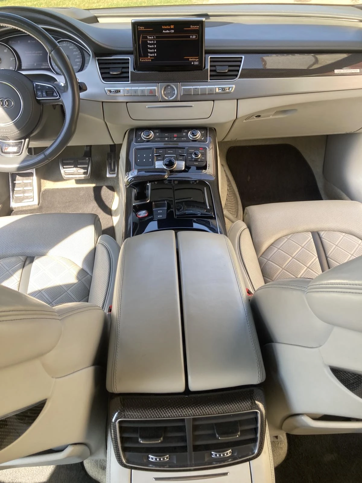 Audi S8 Plus MATRIX/Вакум/обдух/Дистр/360/Обслужена, снимка 15 - Автомобили и джипове - 54843786
