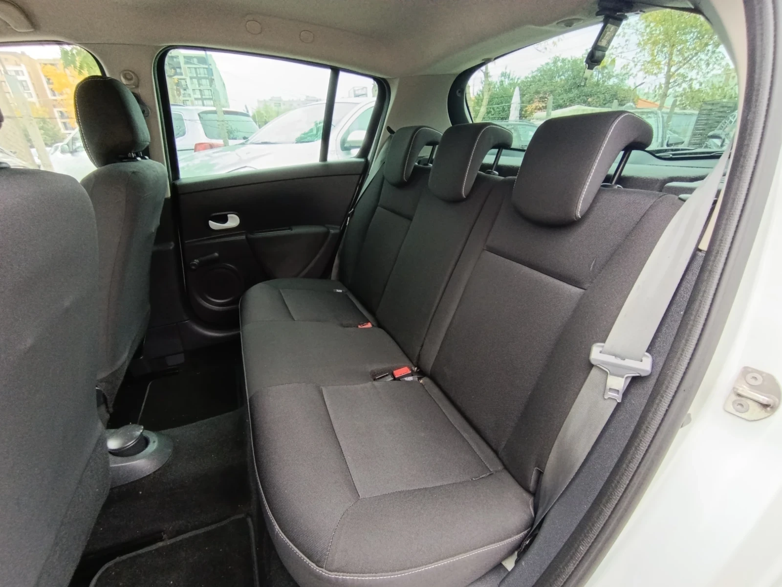 Renault Clio  BENZIN, снимка 15 - Автомобили и джипове - 56504015
