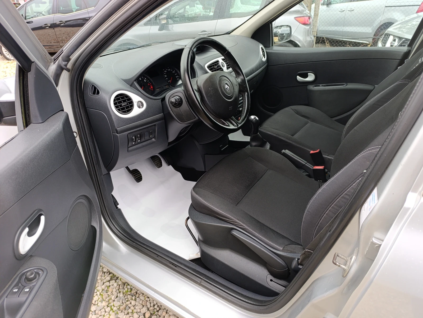 Renault Clio  BENZIN, снимка 9 - Автомобили и джипове - 56504015
