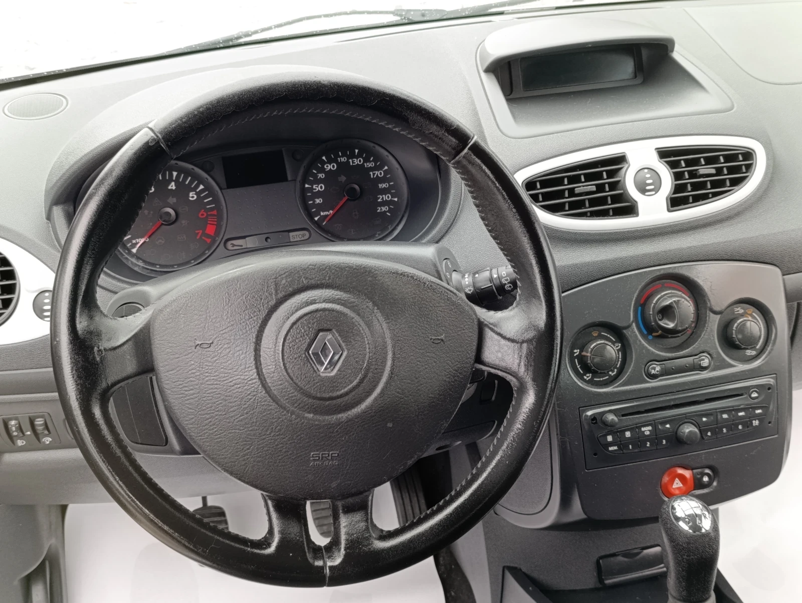 Renault Clio  BENZIN, снимка 14 - Автомобили и джипове - 56504015