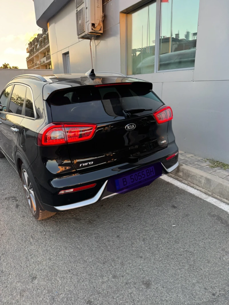 Kia Niro, снимка 12 - Автомобили и джипове - 47398842