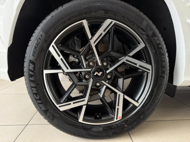 Hyundai Tucson ПРОМО - Luxury N Line 1.6 T-GDI PHEV, снимка 16 - Автомобили и джипове - 51877343