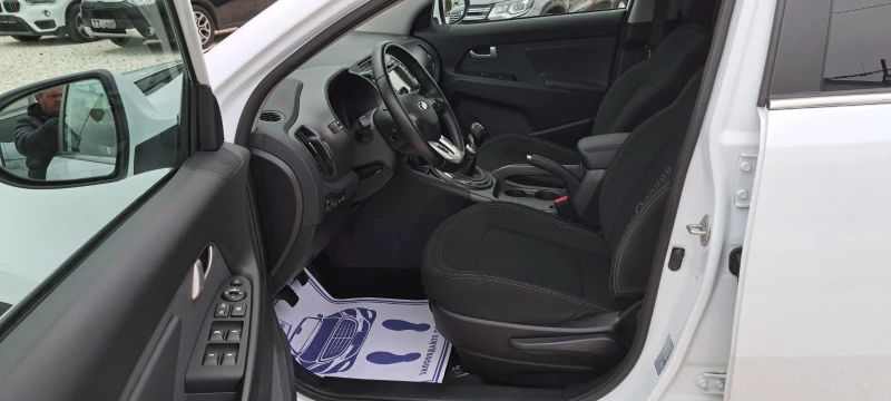 Kia Sportage 1.6i Facelift Navi Panorama Kamera, снимка 9 - Автомобили и джипове - 53287310