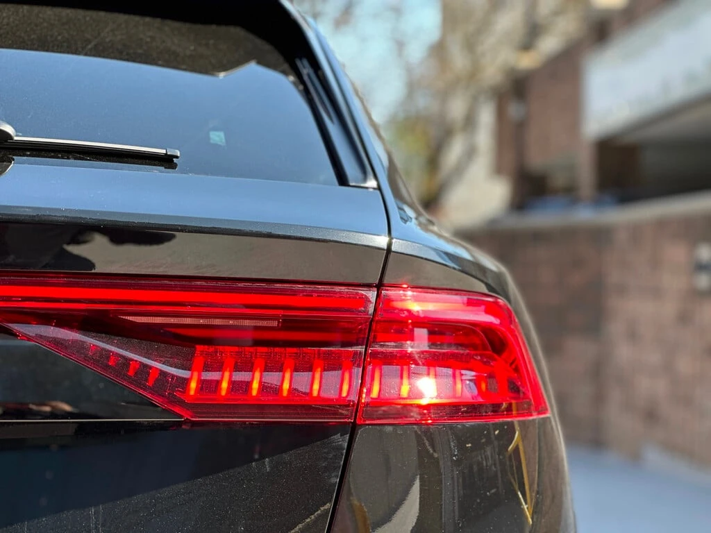 Audi SQ8 * 4.0T MASSAGE SEATS| BLACK OPTICS| SPORT EXHAUST| - изображение 6