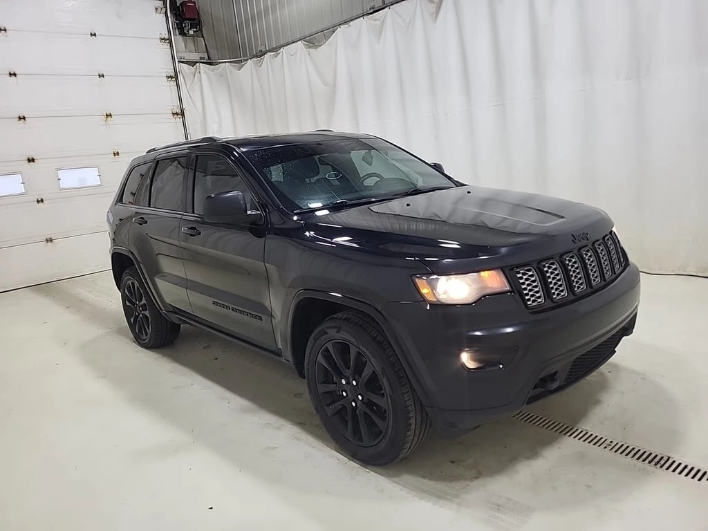 Jeep Grand cherokee * ALTITUDE * CARFAX *  - изображение 2