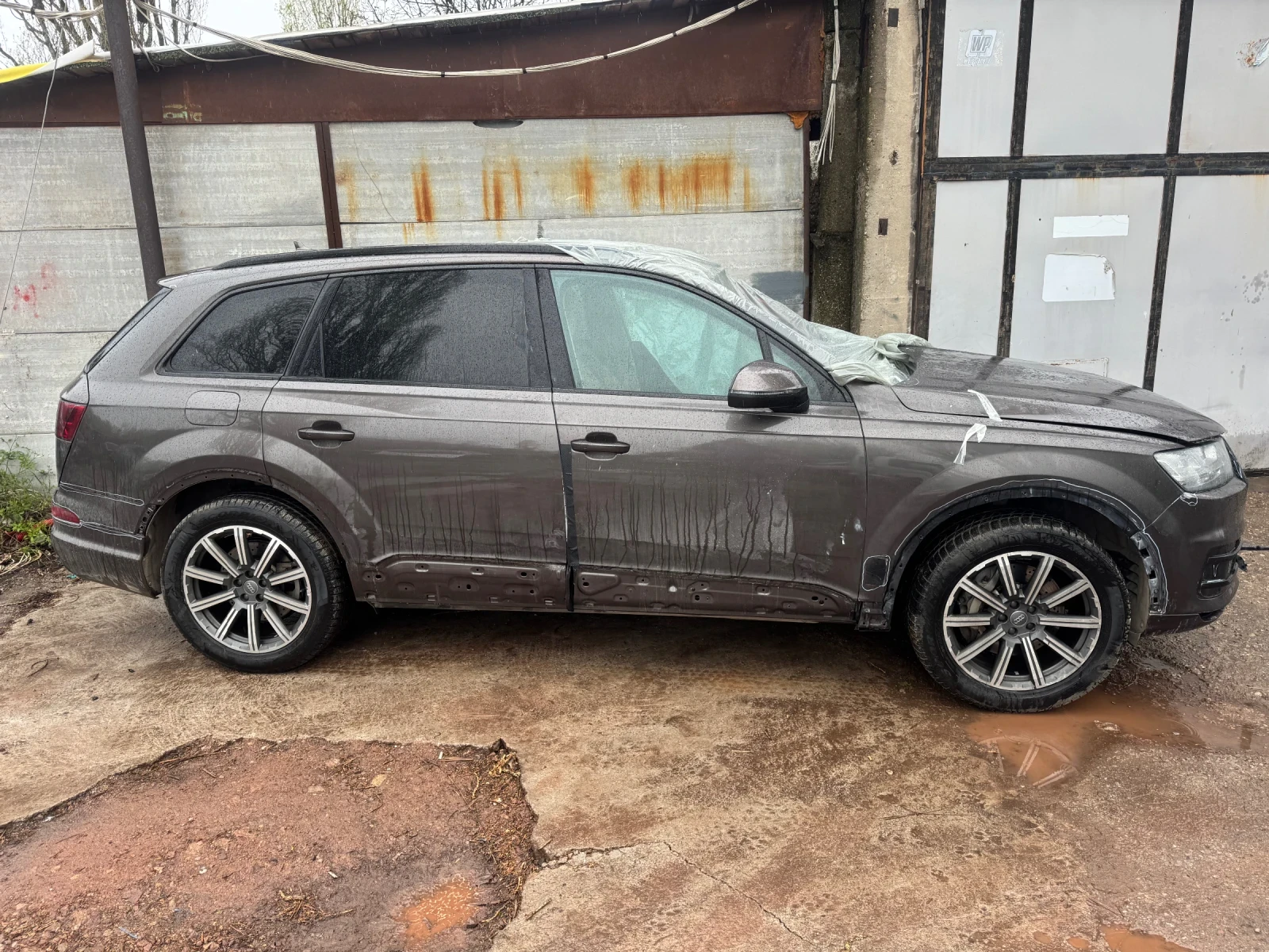 Audi Q7 3.0T(Без предно стъкло и налични части от интериор