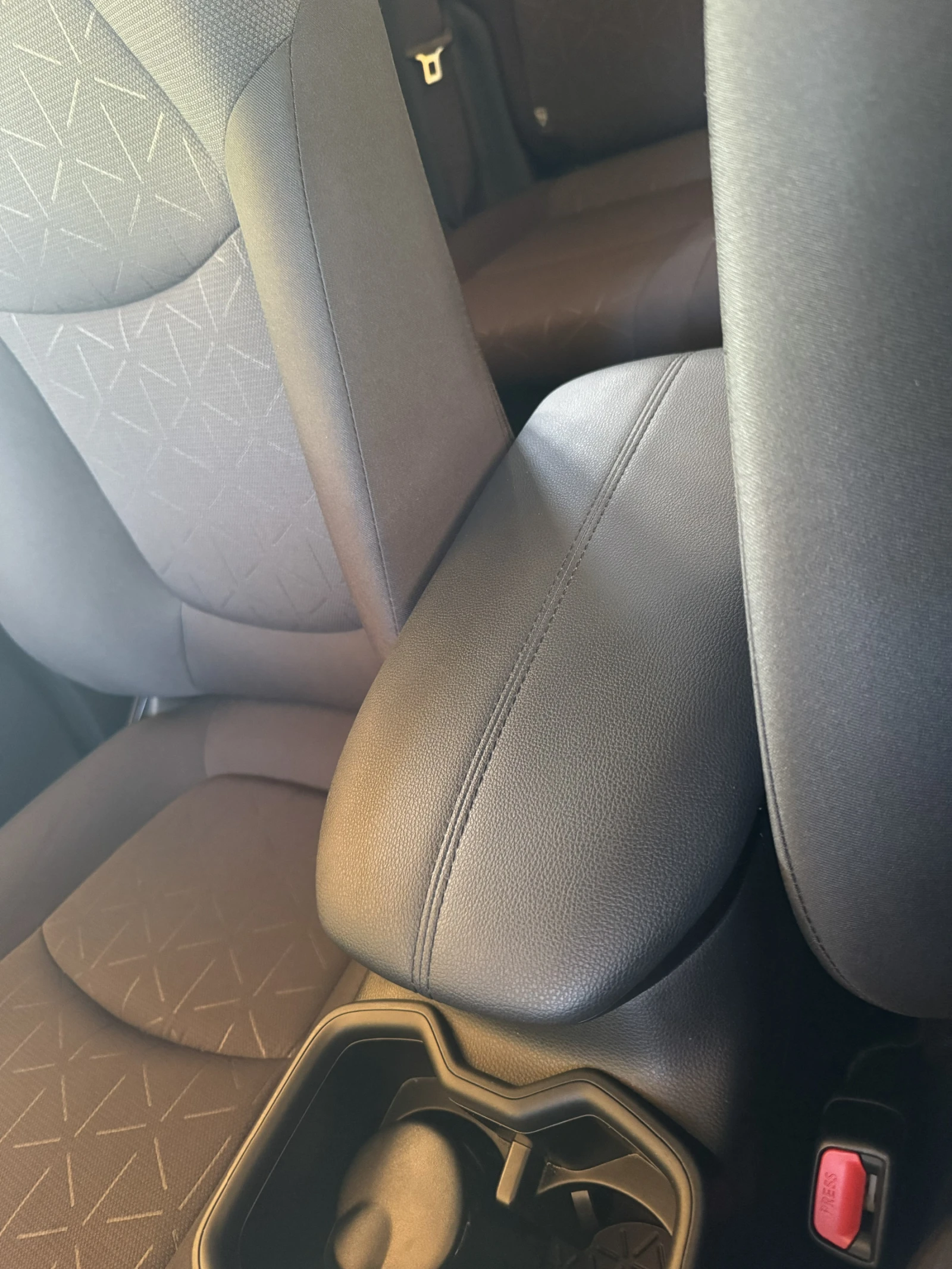 Toyota Rav4 Executive, снимка 7 - Автомобили и джипове - 56210405