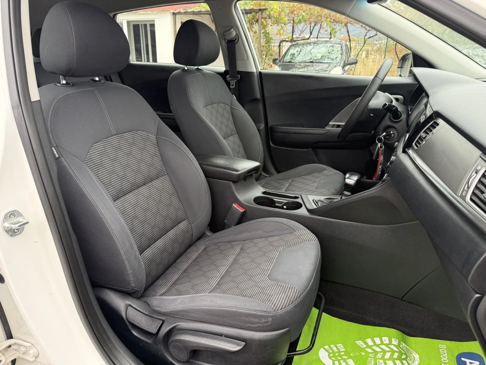 Kia Niro 1.6 Hybrid, снимка 13 - Автомобили и джипове - 56710467