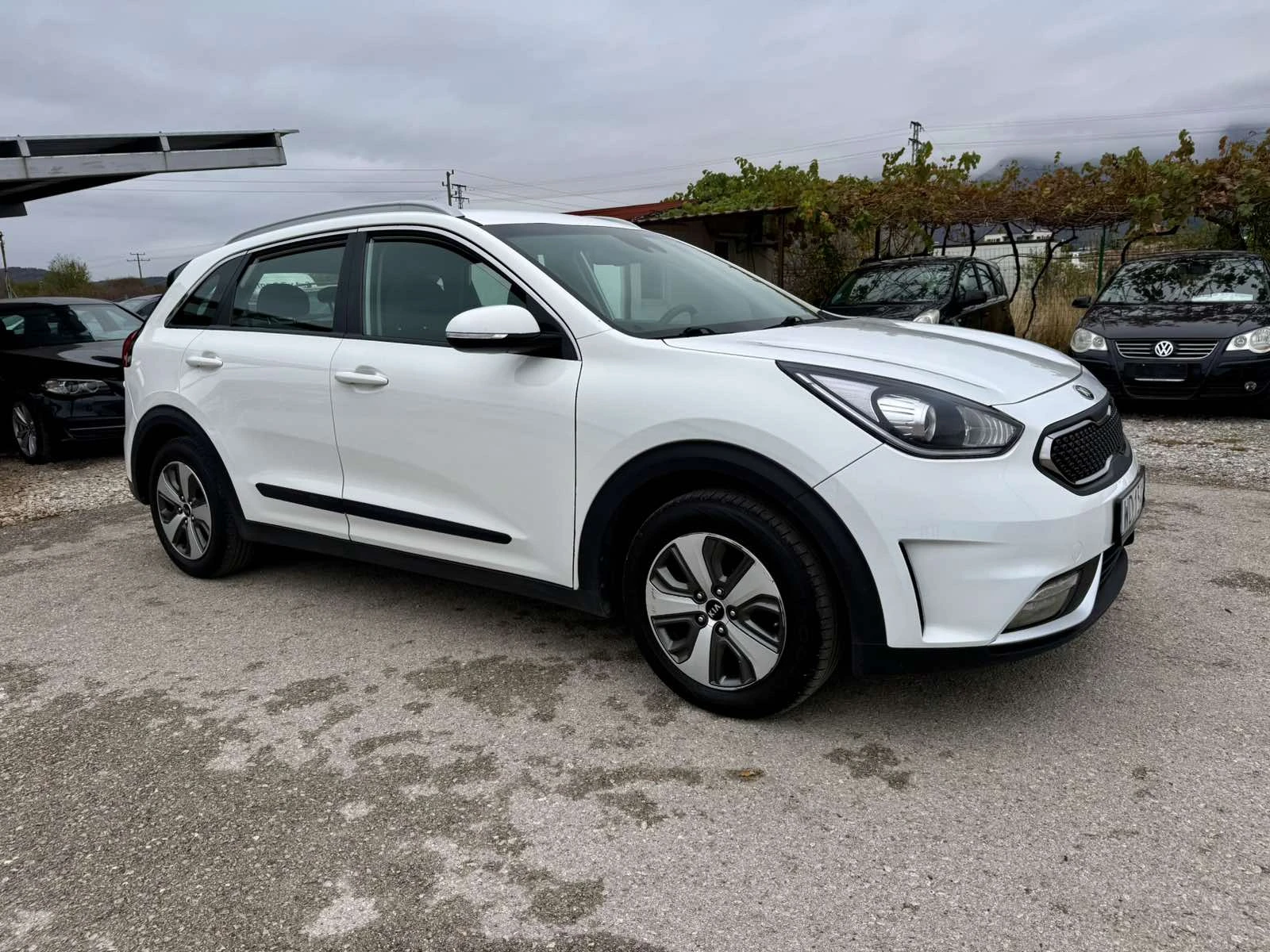 Kia Niro 1.6 Hybrid, снимка 4 - Автомобили и джипове - 56710467