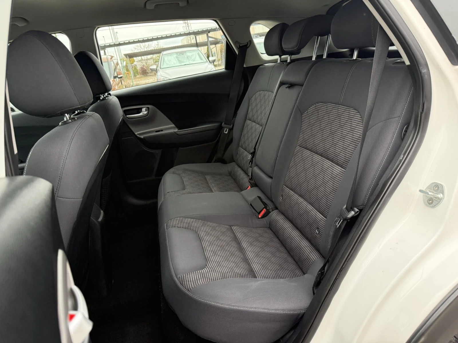Kia Niro 1.6 Hybrid, снимка 15 - Автомобили и джипове - 56710467
