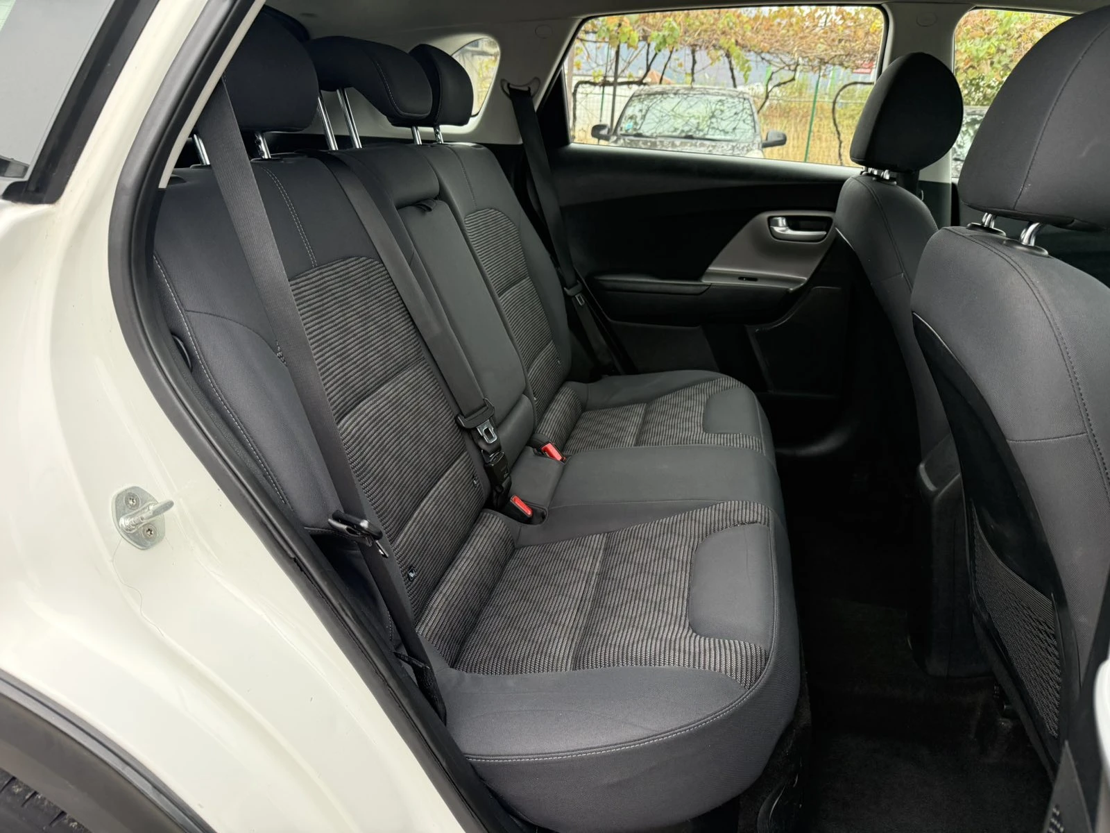 Kia Niro 1.6 Hybrid, снимка 14 - Автомобили и джипове - 56710467