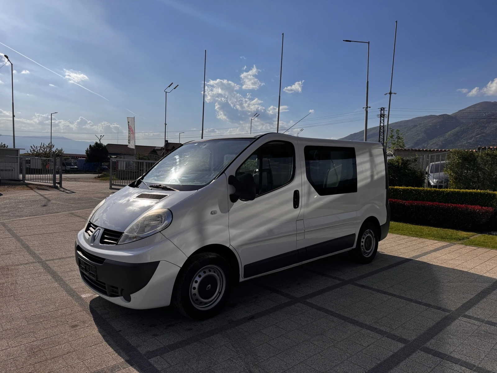 Renault Trafic 2.0dCI 5-местен Климатик - изображение 2