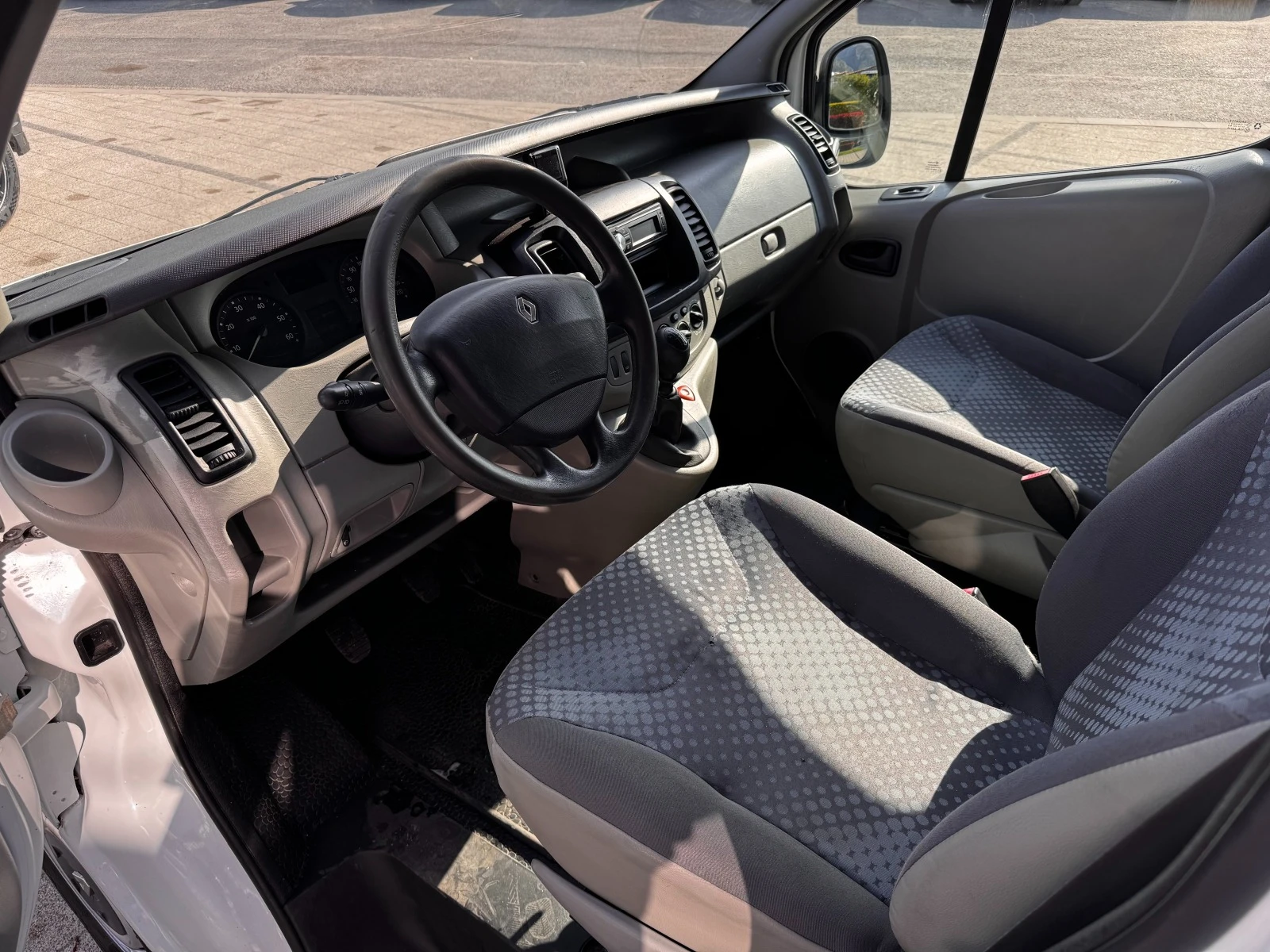 Renault Trafic 2.0dCI 5-местен Климатик - изображение 10