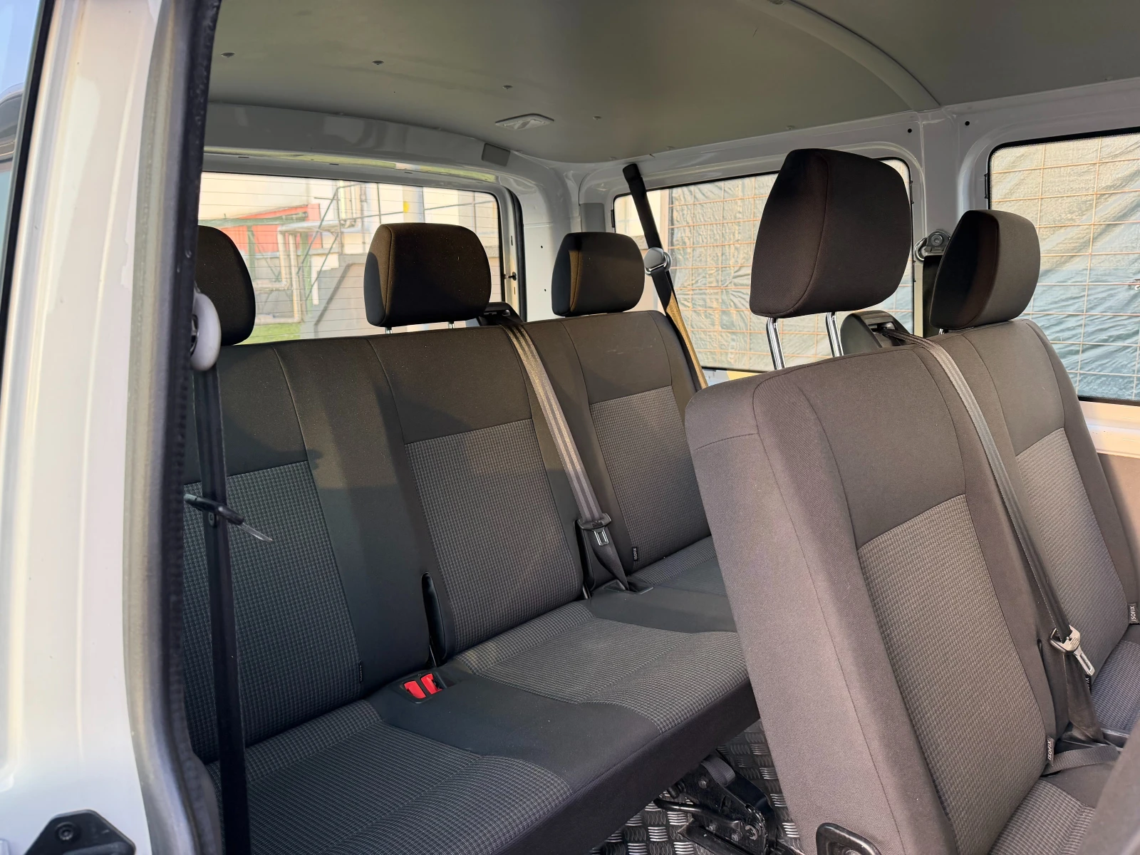 VW T6 Transporter Kombi 4MOTION, снимка 7 - Бусове и автобуси - 56680895