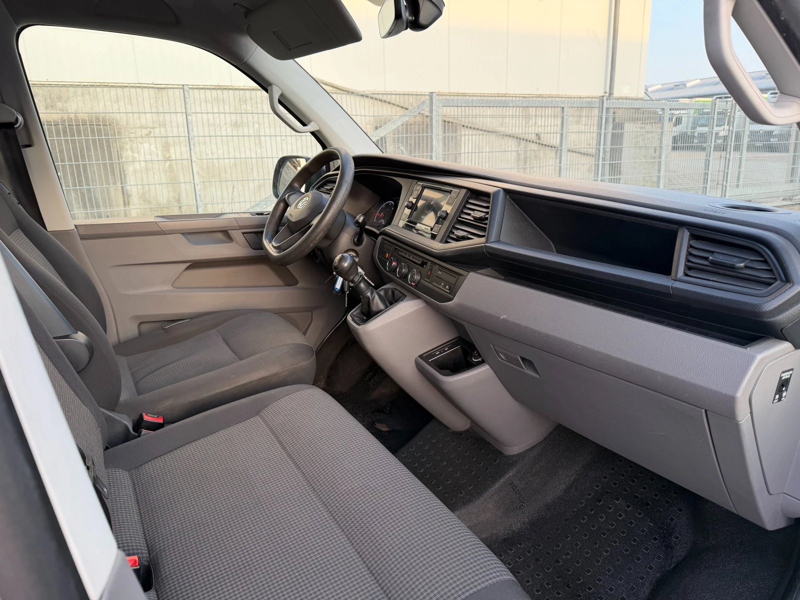 VW T6 Transporter Kombi 4MOTION, снимка 5 - Бусове и автобуси - 56680895