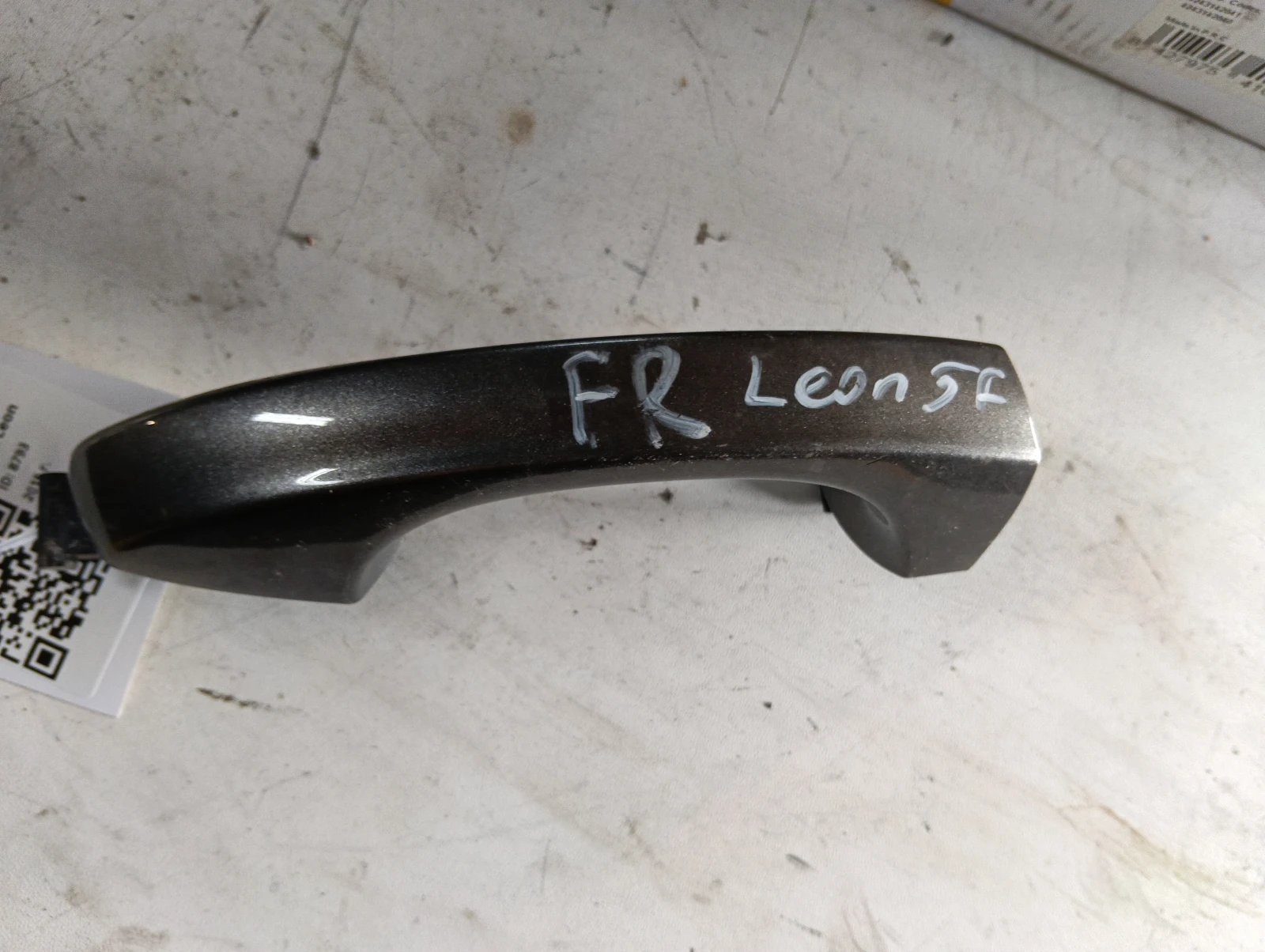 външна дръжка (дясна) 5G0837286 ГРАФИТ Seat Leon