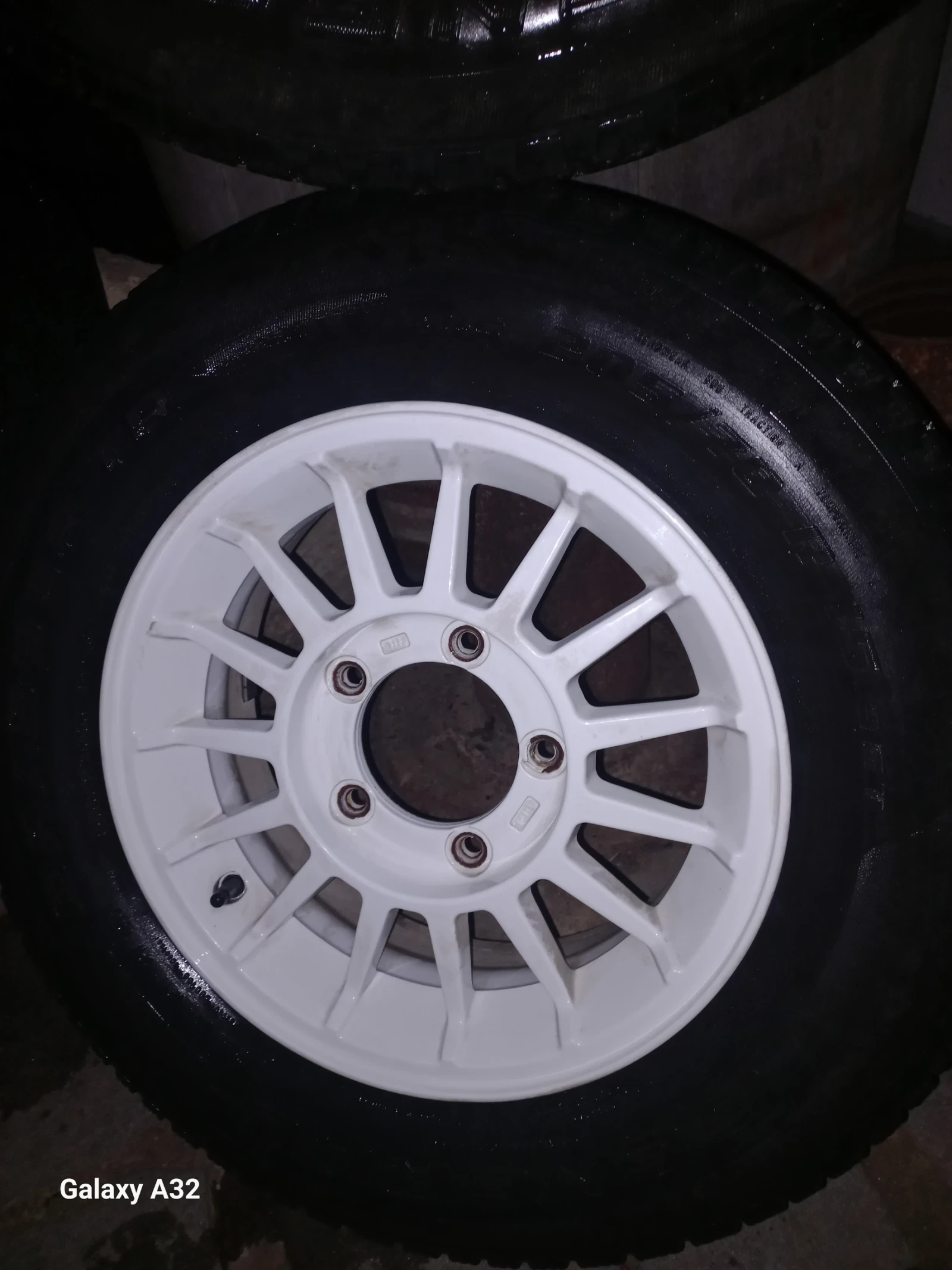 ���� � ������ 205/70R15 �� Suzuki Jimny | Mobile.bg � ����������� 4