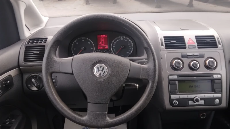 VW Touran, снимка 15 - Автомобили и джипове - 47248928