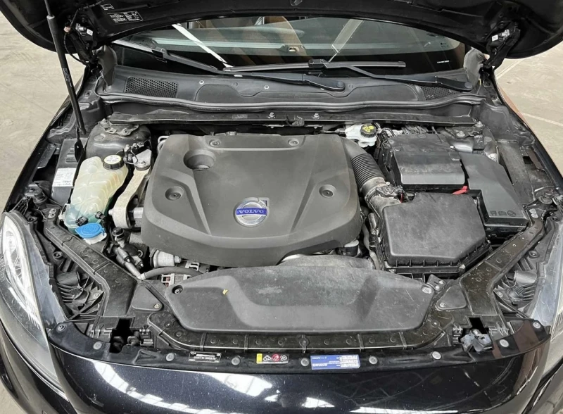 Volvo V40 D4 R-design 190hp, снимка 14 - Автомобили и джипове - 47604140