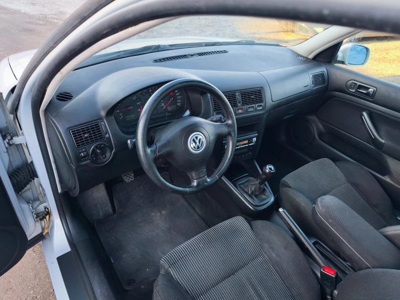 VW Golf 1.6.i, снимка 12 - Автомобили и джипове - 49377808