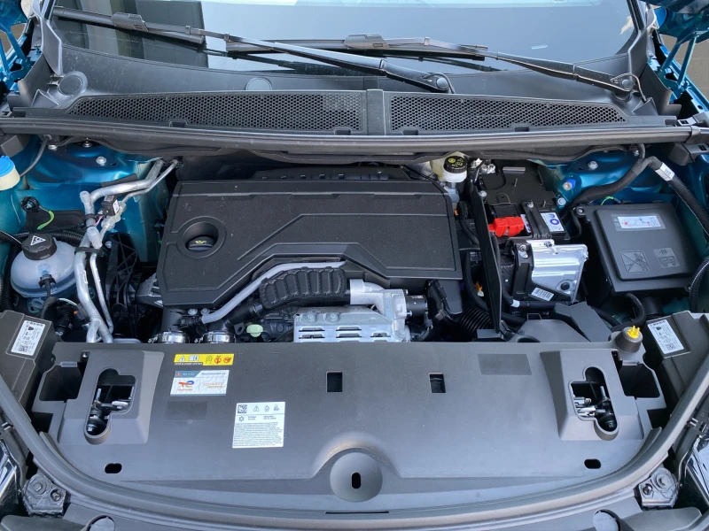 Peugeot 3008 GT 1.2 145 HYBRID 48V Гаранция до 07.2030 г., снимка 14 - Автомобили и джипове - 51372814
