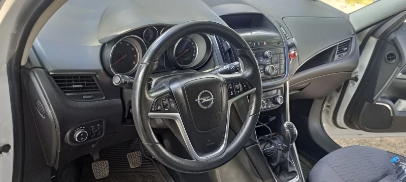 Opel Zafira 1.6 CNG, снимка 9 - Автомобили и джипове - 52102684