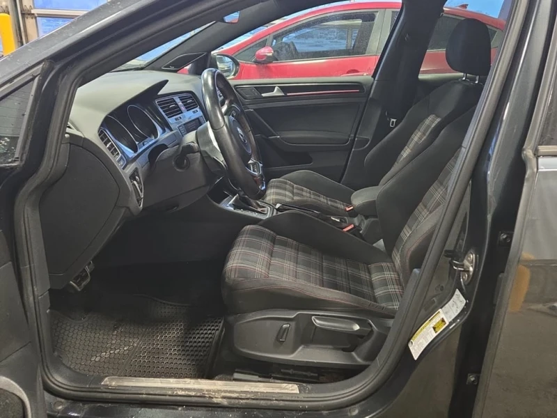 VW Golf * AUTOBAHN * CARFAX * БЕЗ ПЪРВОНАЧАЛНА ВНОСКА, снимка 5 - Автомобили и джипове - 52824958