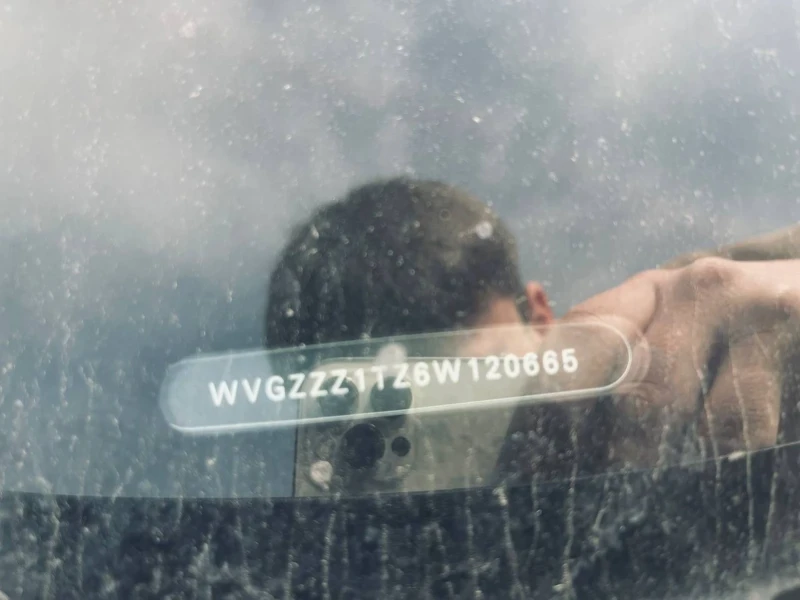 VW Touran 2.0 TDI , снимка 12 - Автомобили и джипове - 52895559