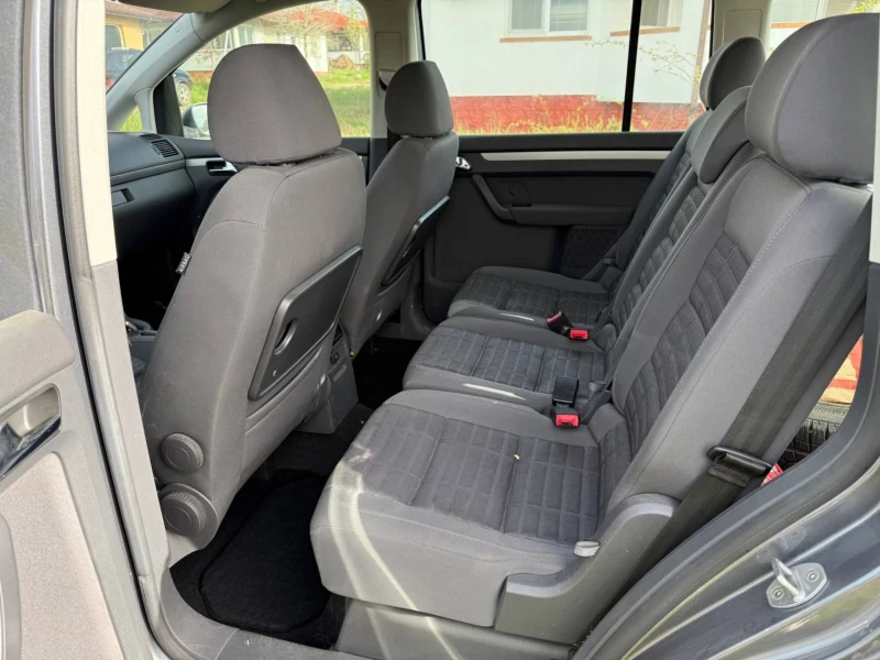 VW Touran 2.0 TDI , снимка 5 - Автомобили и джипове - 52895559