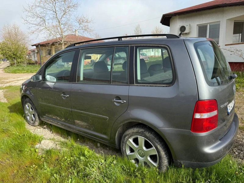 VW Touran 2.0 TDI , снимка 6 - Автомобили и джипове - 52895559