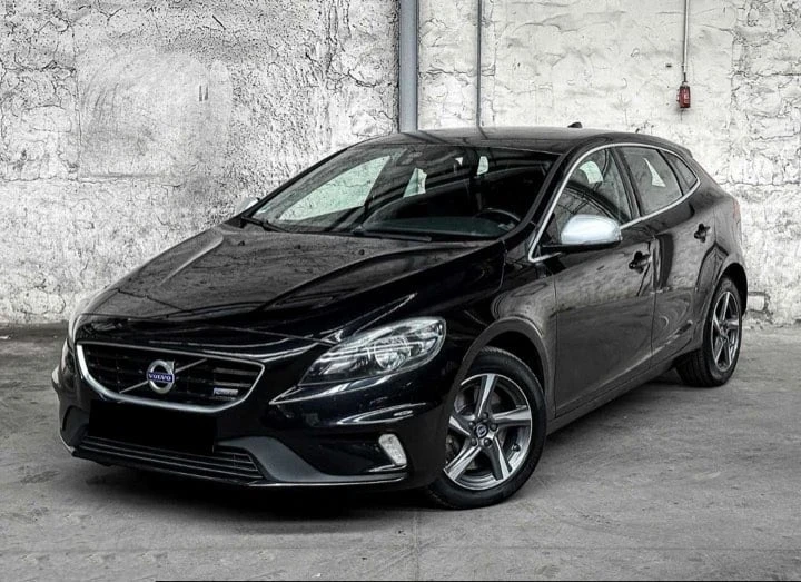 Volvo V40 D4 R-design 190hp, снимка 1 - Автомобили и джипове - 47604140