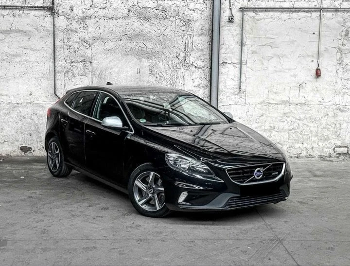 Volvo V40 D4 R-design 190hp, снимка 4 - Автомобили и джипове - 47604140