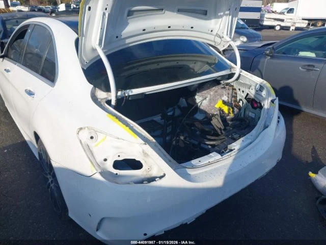 Mercedes-Benz C 300 4-Matic, снимка 17 - Автомобили и джипове - 53429133