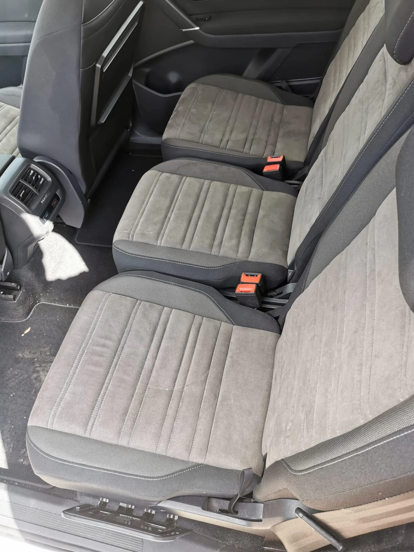 VW Touran 2.0TDI, DSG, Panorama, KEYLESS | Mobile.bg — изображение 12