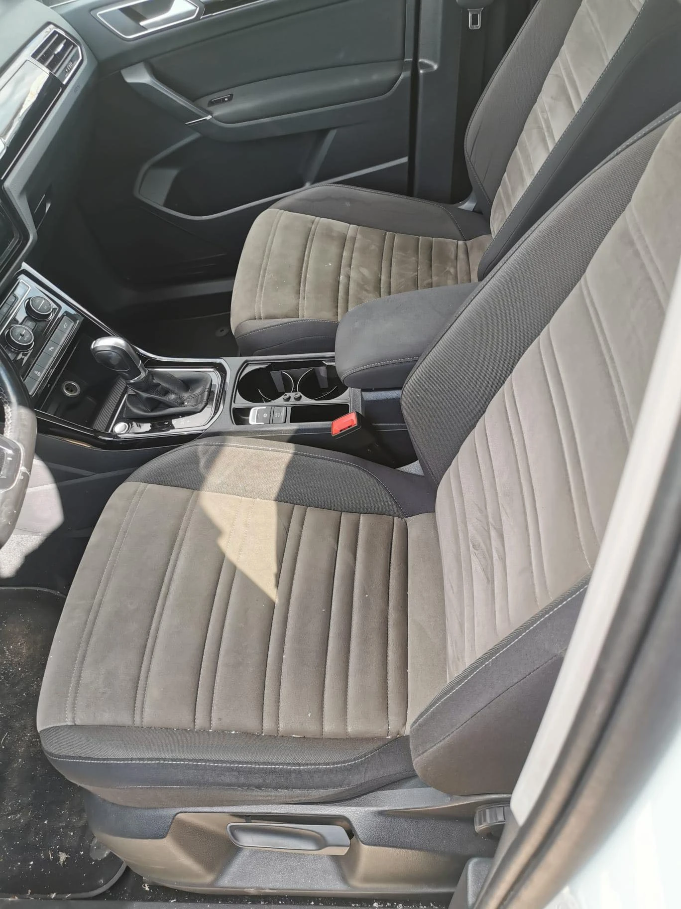 VW Touran 2.0TDI, DSG, Panorama, KEYLESS | Mobile.bg — изображение 11