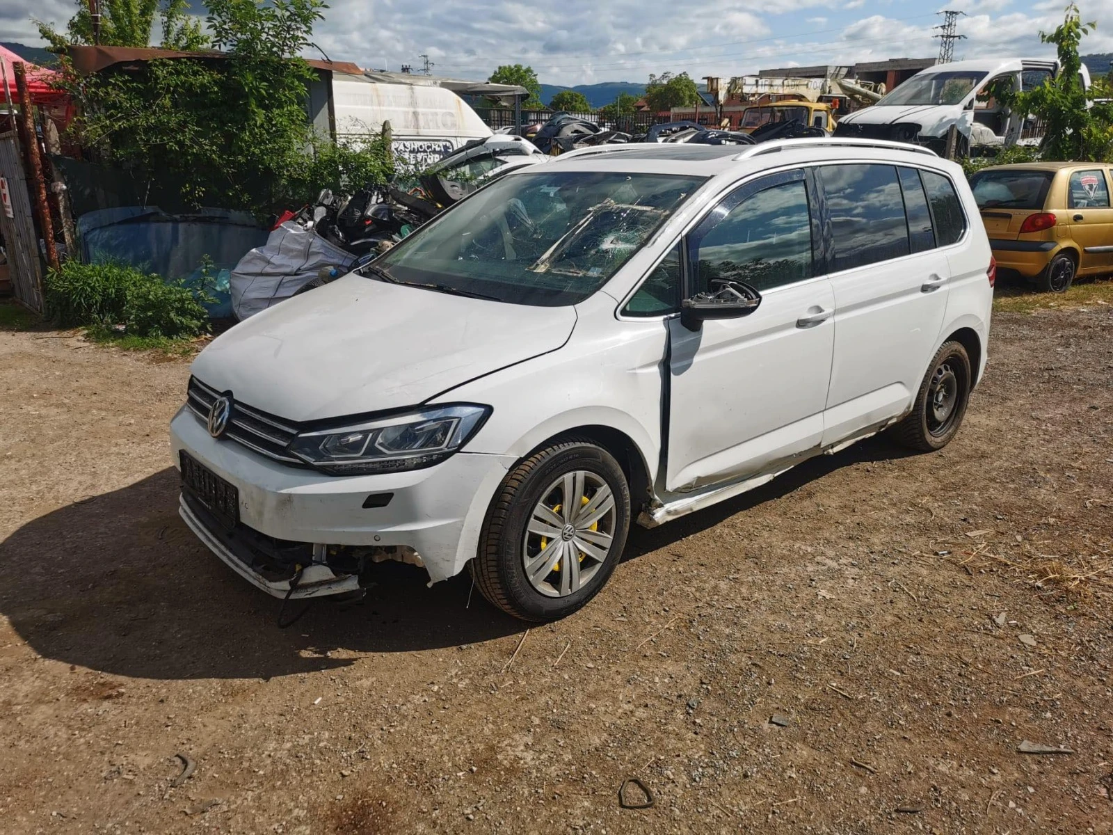 VW Touran 2.0TDI, DSG, Panorama, KEYLESS - изображение 2