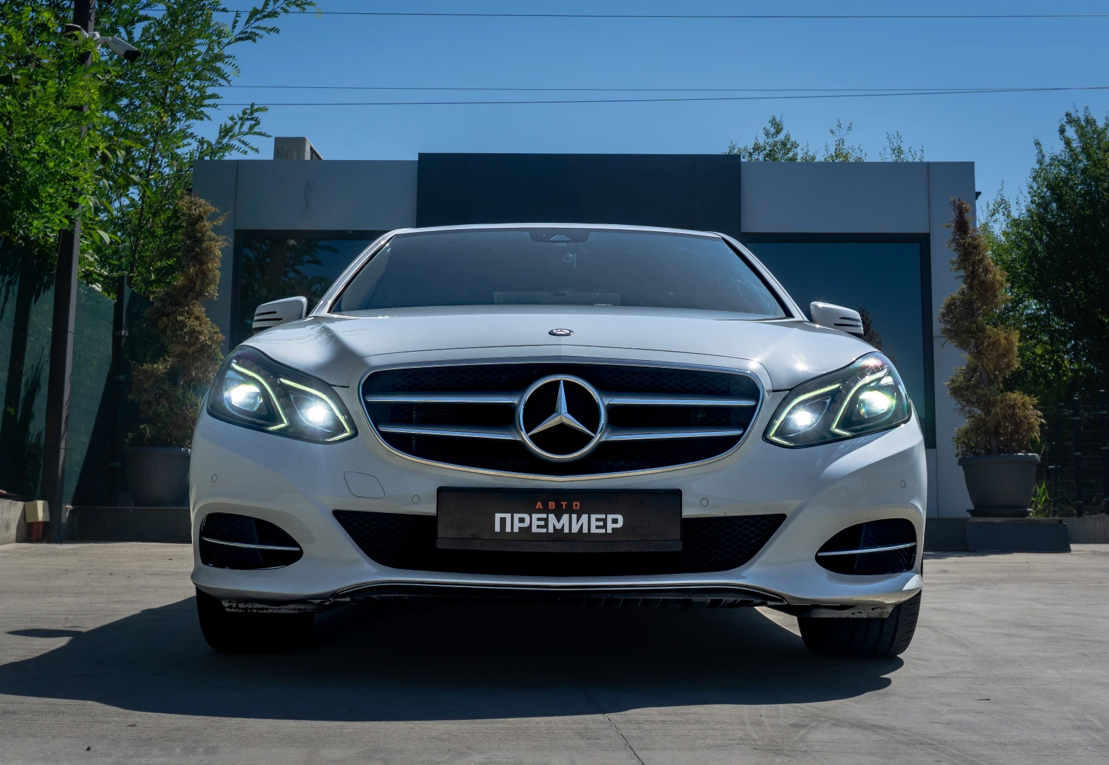 Mercedes-Benz E 220 2.2-CDI-6М ГАРАНЦИЯ-РЕАЛНИ КИЛОМЕТРИ-ТОП СЪСТОЯНИЕ - изображение 2