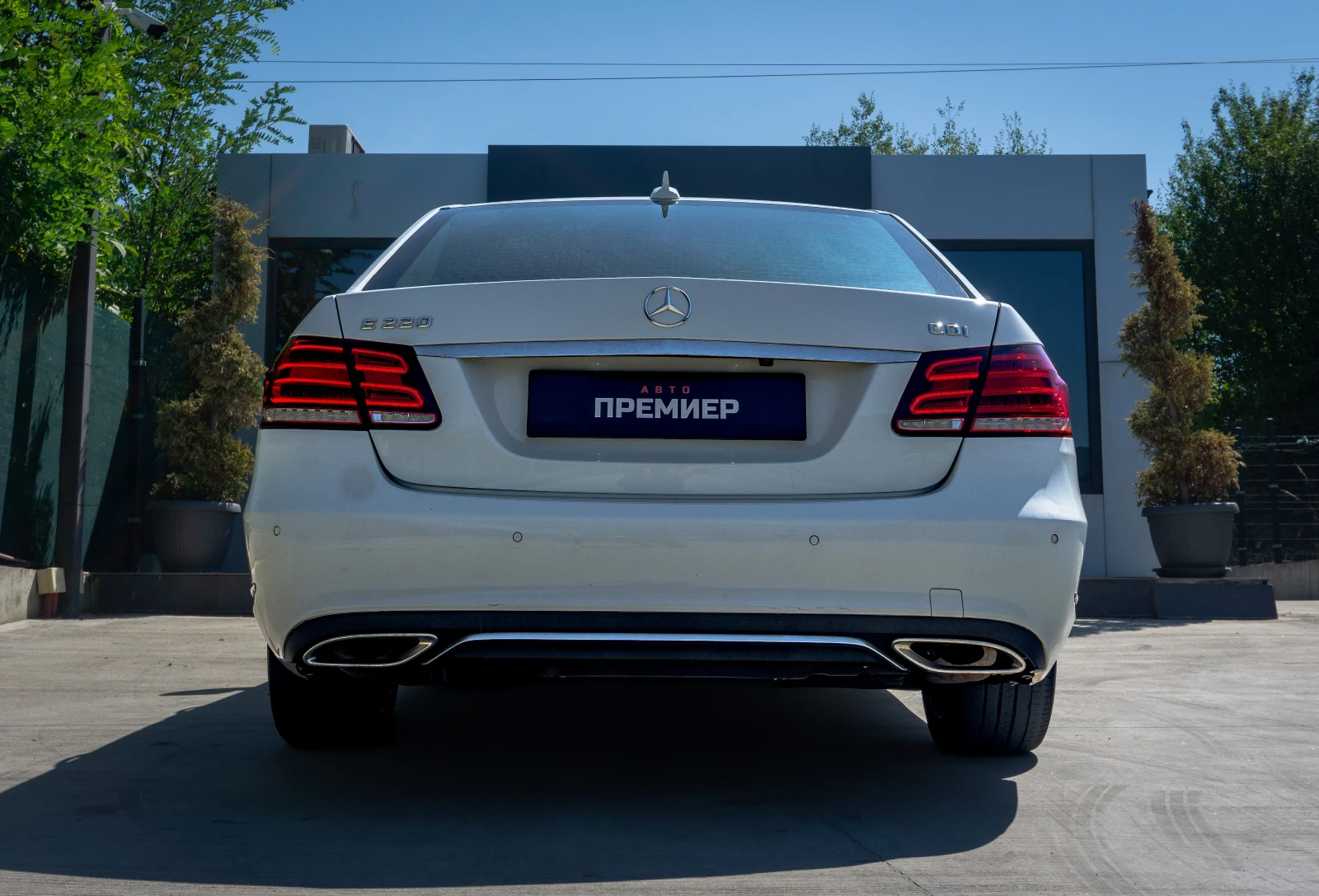 Mercedes-Benz E 220 2.2-CDI-6М ГАРАНЦИЯ-РЕАЛНИ КИЛОМЕТРИ-ТОП СЪСТОЯНИЕ - изображение 5