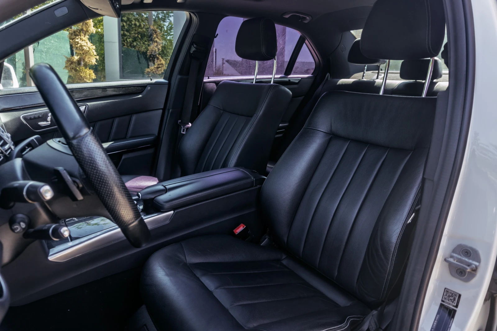 Mercedes-Benz E 220 2.2-CDI-6М ГАРАНЦИЯ-РЕАЛНИ КИЛОМЕТРИ-ТОП СЪСТОЯНИЕ - изображение 9