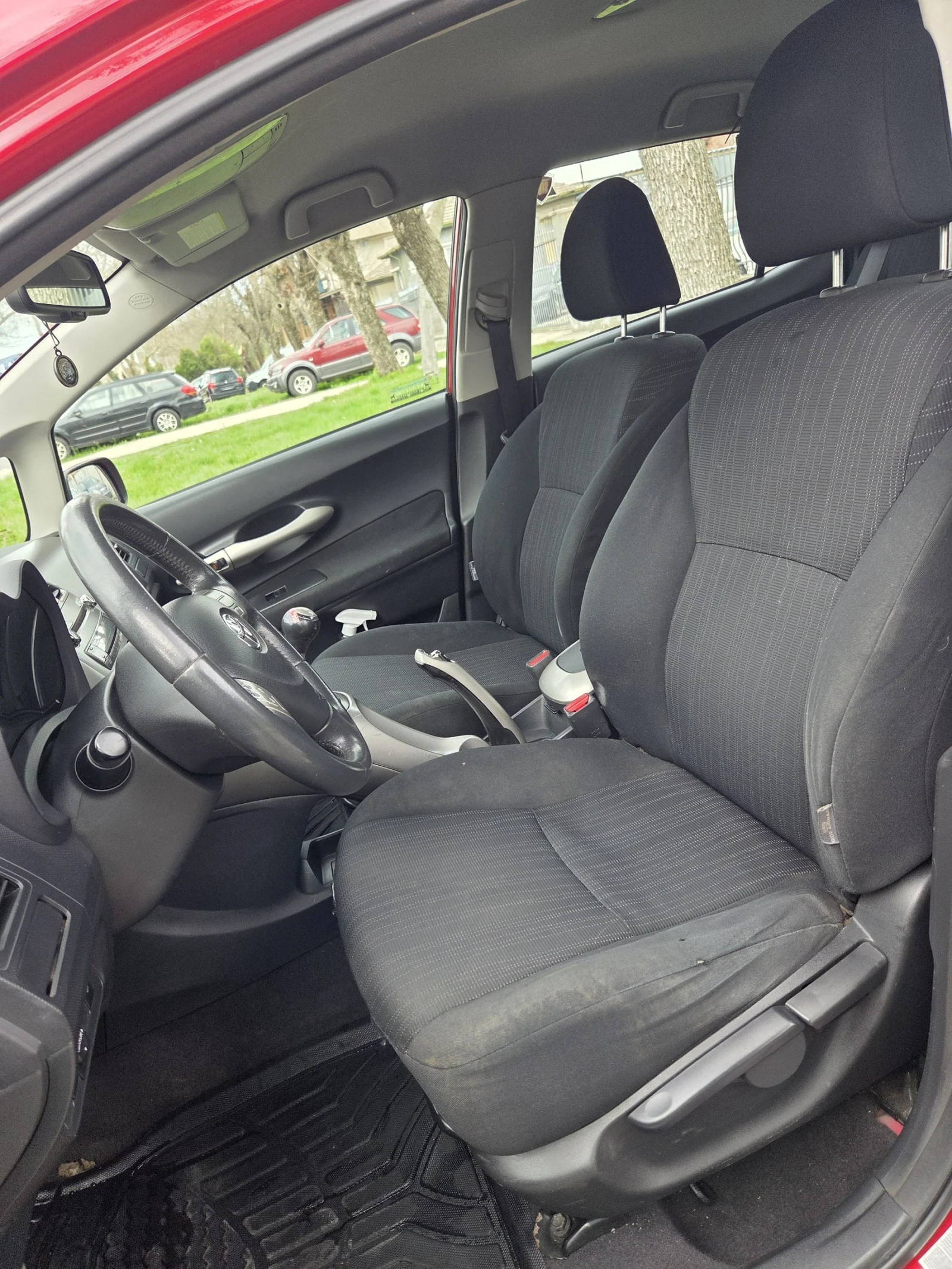 Toyota Auris, снимка 11 - Автомобили и джипове - 53910080