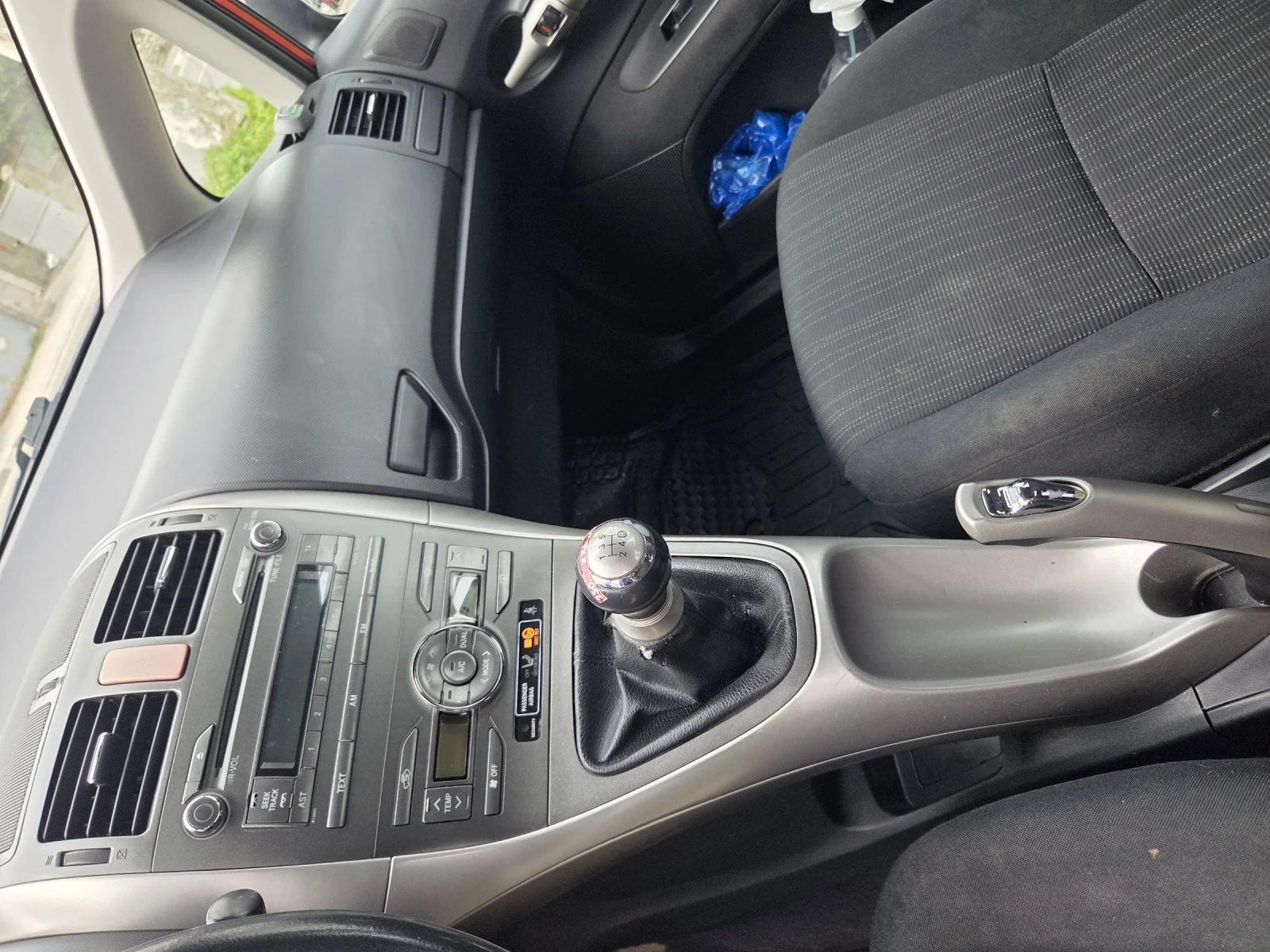 Toyota Auris, снимка 10 - Автомобили и джипове - 53910080