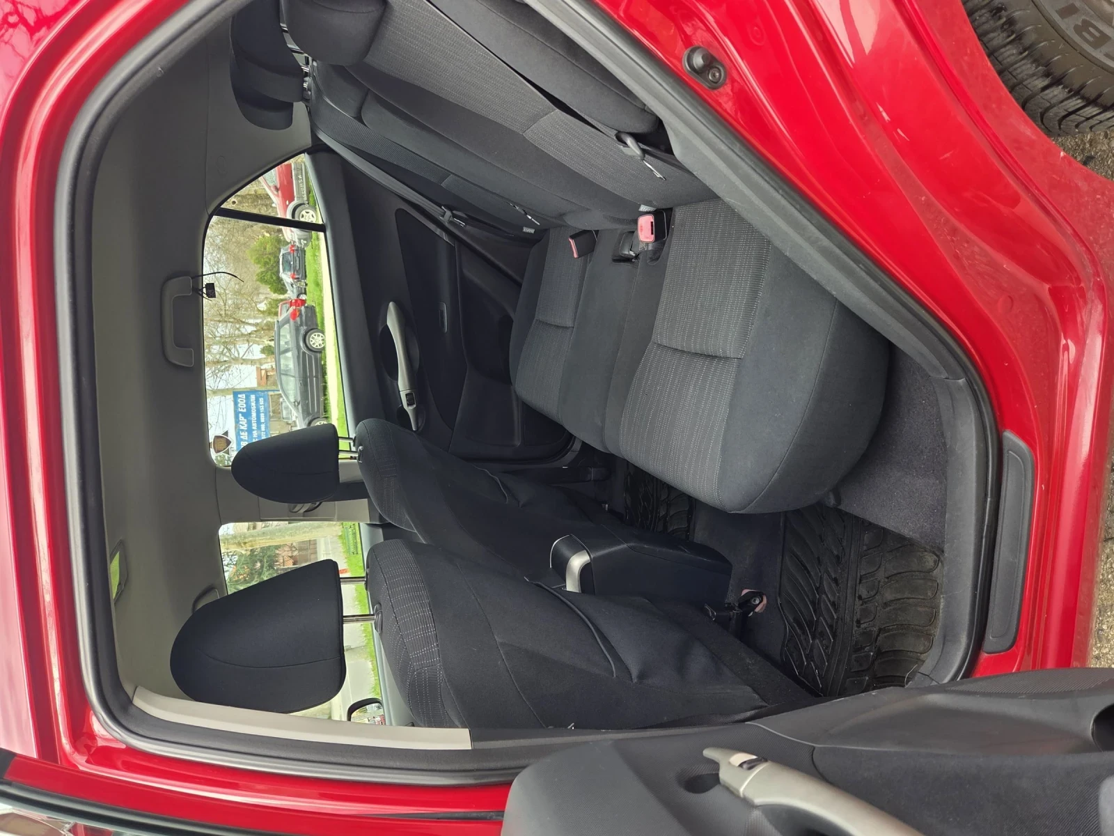 Toyota Auris, снимка 14 - Автомобили и джипове - 53910080