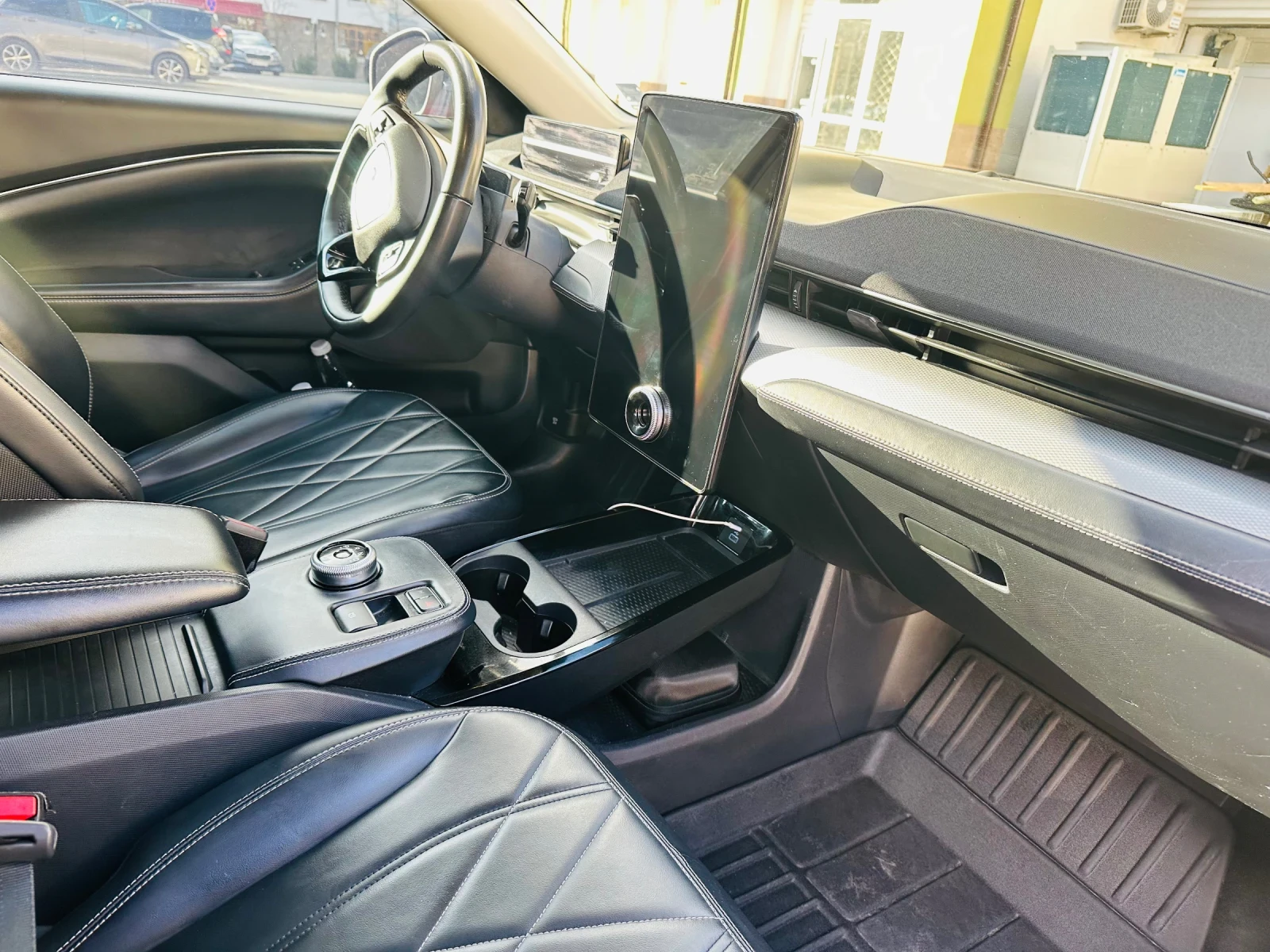 Ford Mustang Mach-E, снимка 10 - Автомобили и джипове - 54086484