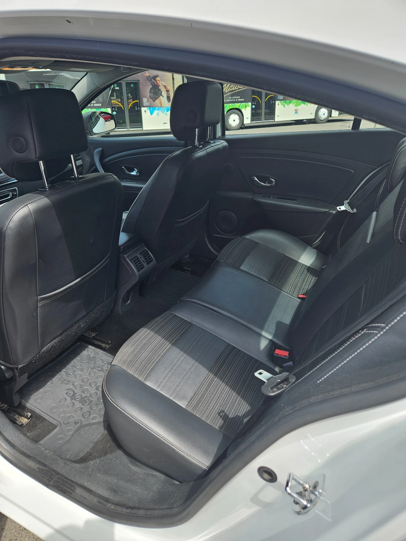 Renault Fluence, снимка 11 - Автомобили и джипове - 54393016