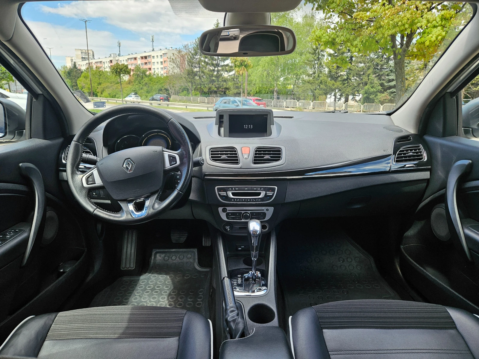 Renault Fluence, снимка 14 - Автомобили и джипове - 54393016