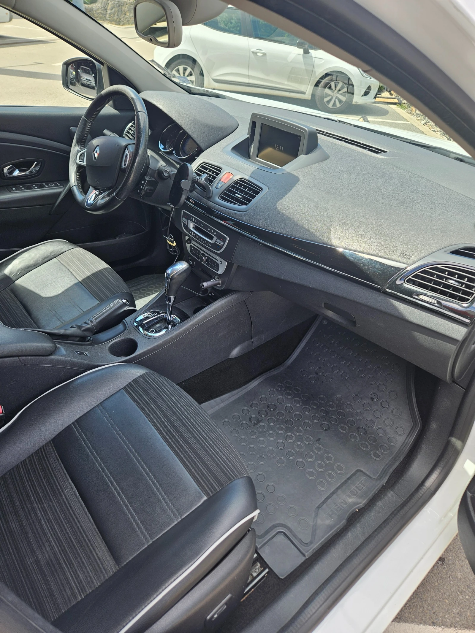 Renault Fluence, снимка 13 - Автомобили и джипове - 54393016